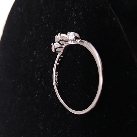 SALE! NWOT Dainty 925 Stamped White Opal & Cz Diamond Ring 💍 ♥ - Picture 6 of 7